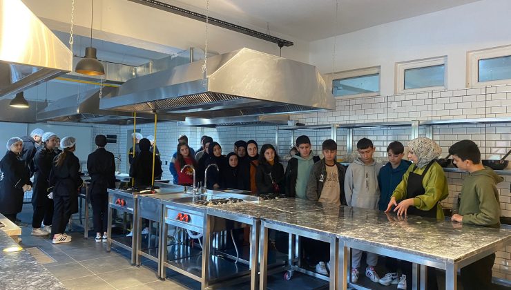 HAYALLERİNİN MESLEKLERİNİ GÖRDÜLER