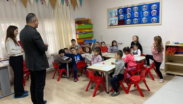 YENİ YILIN İLK MESAİSİ ÇOCUKLAR OLDU