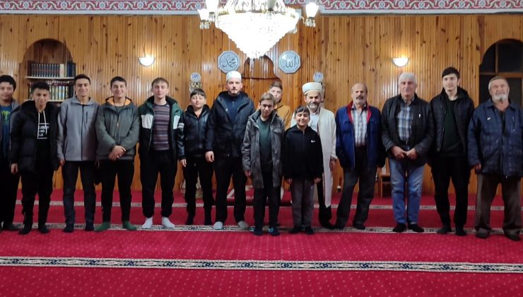 YARIYIL TATİLİNDE CAMİLER ÇİÇEK AÇTI