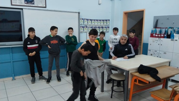 Ünye İlçe Sağlık Müdürlüğü Okullarda Skolyoz Taramalarına Devam Ediyor