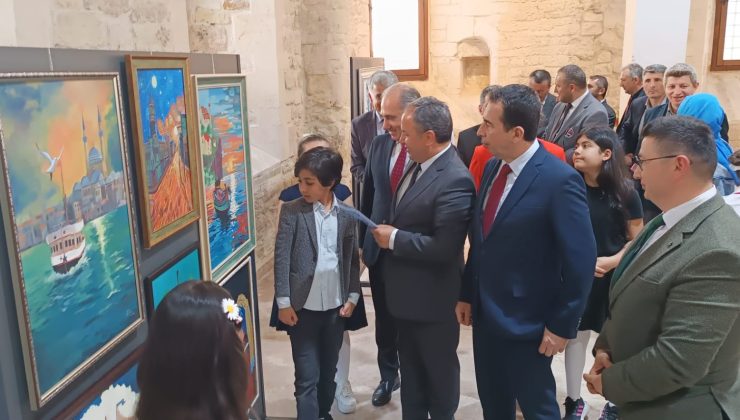 Anneler Gününe Özel Çocuk Korosu ve Resim Sergisi