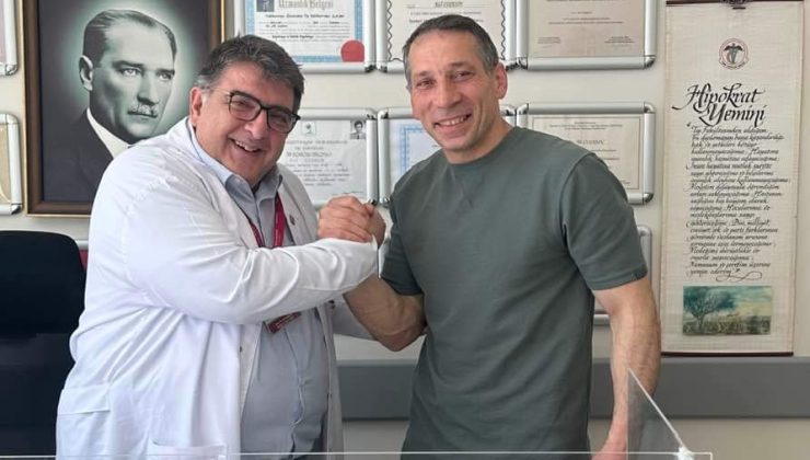 Avrupa Bilek Güreşi Şampiyonu Milli Sporcumuz Hüsrev Doğru Çakırtepe Hastanesi Başhekimi Dr. Ali Coşkun’u Ziyaret Etti