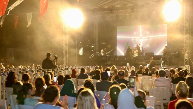 Yücel Arzen Sevenlerine Unutulmaz Anlar Yaşattı