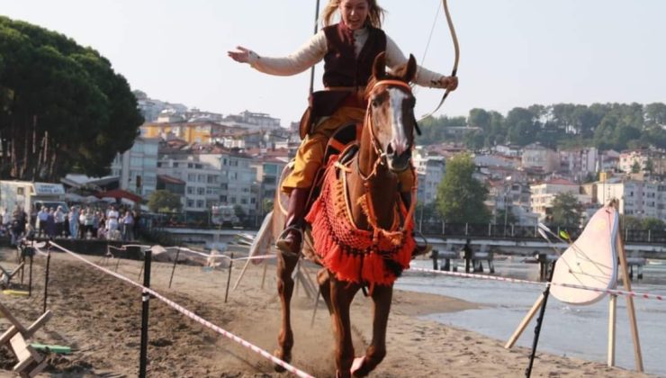 Festival Kapsamında Kumsal Alanda Yapılan Ata Sporuna İlgi Büyüktü