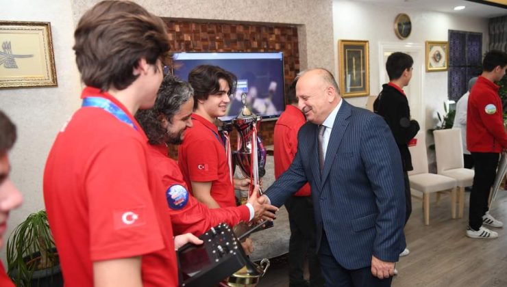 Başkan Hüseyin Tavlı  Teknofest Finalistlerini Ağırladı