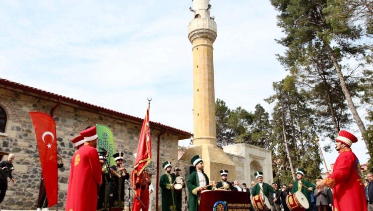 Dualarla ibadete Açıldı.