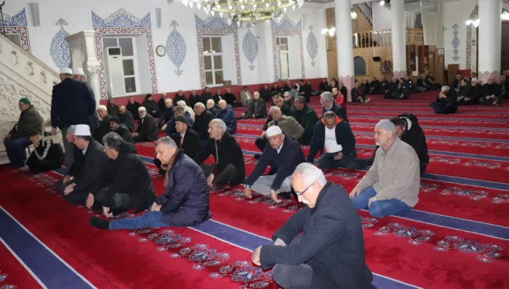 Sevenleri Onu Dualarla Andı