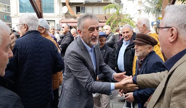 Adıgüzel Ve Torun Meydanda