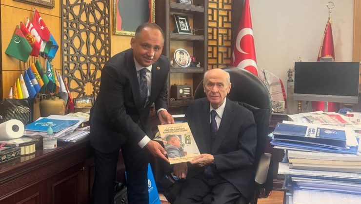 Kitabını Takdim Etti..