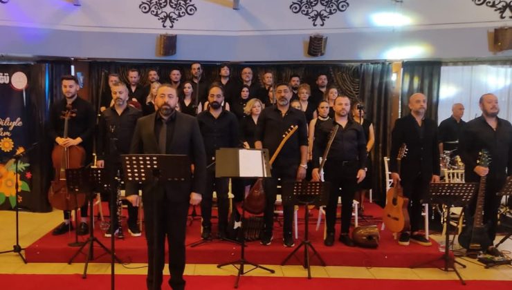 Öğretmenler Türkü ve Şiirlerle Baharı Yaşattılar!