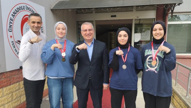 Bilek Güreşinde Madalyaları Topladılar..