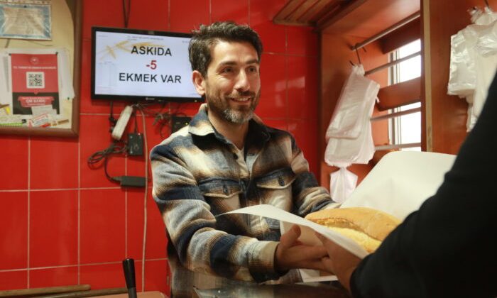 Sosyal Dayanışma Örneği; “Askıda Ekmek”