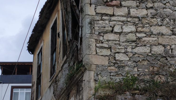 Metruk Binalar Tehlike Saçıyor !