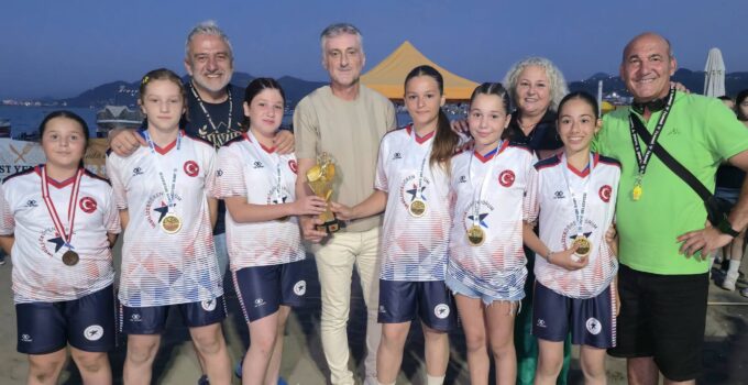 Özlem Güdek Plaj Voleybol Turnuvasında Kupalar Sahiplerini Buldu.