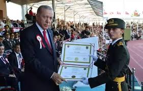 Akkuş’lu Kadın Teğmen Ebru Eroğlu Kara Harp Okulu Birincisi!