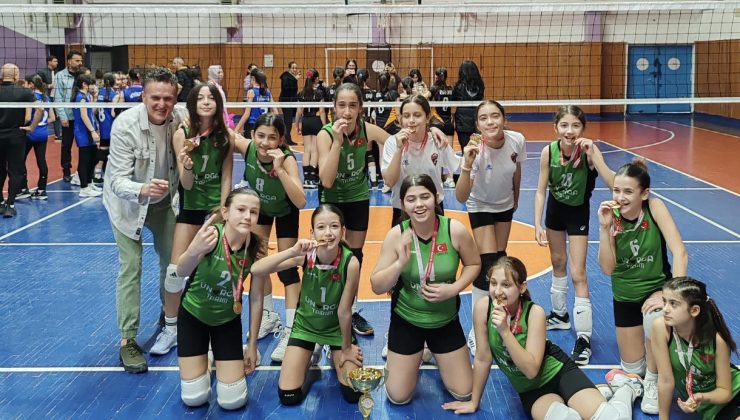 Küçük Kızlar da İl Şampiyonu Oldular.