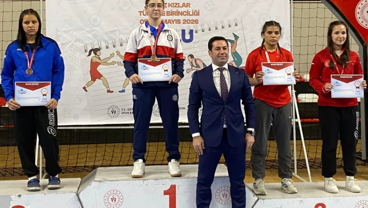 Genç Kızlar Türkiye Güreş Şampiyonu Tuğba Çil