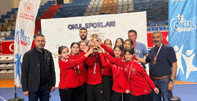 Voleybol da Bir Başarı Hikayesi Daha.