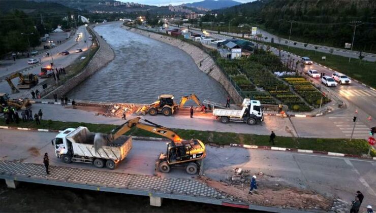 Tokat’ta Sel Riskine Karşı Çedaş Köprüsü Yıkılıyor!